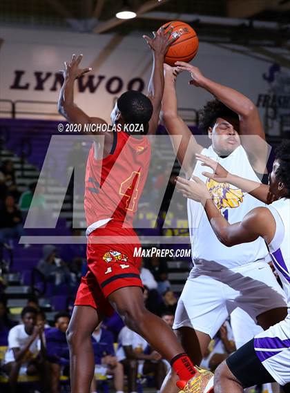 Thumbnail 3 in Dominguez vs. Lynwood photogallery.