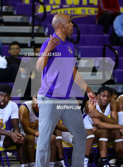 Thumbnail 3 in Dominguez vs. Lynwood photogallery.