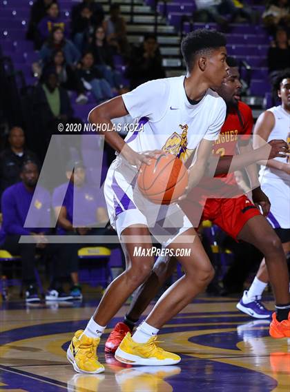 Thumbnail 3 in Dominguez vs. Lynwood photogallery.