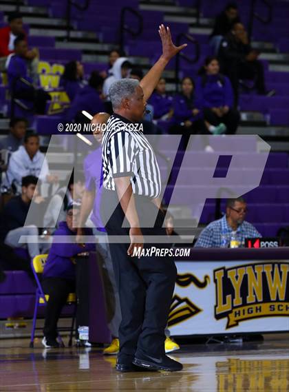 Thumbnail 3 in Dominguez vs. Lynwood photogallery.