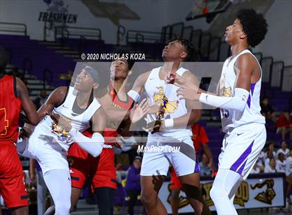 Thumbnail 3 in Dominguez vs. Lynwood photogallery.