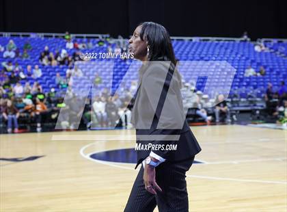 Thumbnail 3 in DeSoto vs. South Grand Prairie (UIL 6A State Final) photogallery.