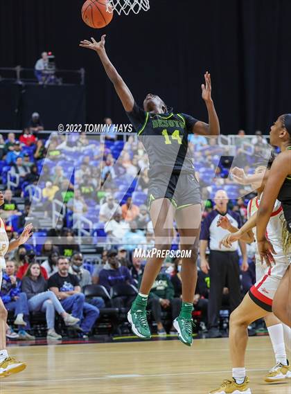 Thumbnail 2 in DeSoto vs. South Grand Prairie (UIL 6A State Final) photogallery.