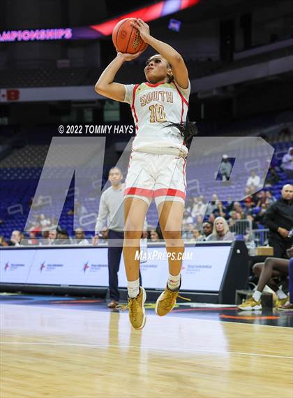 Thumbnail 1 in DeSoto vs. South Grand Prairie (UIL 6A State Final) photogallery.