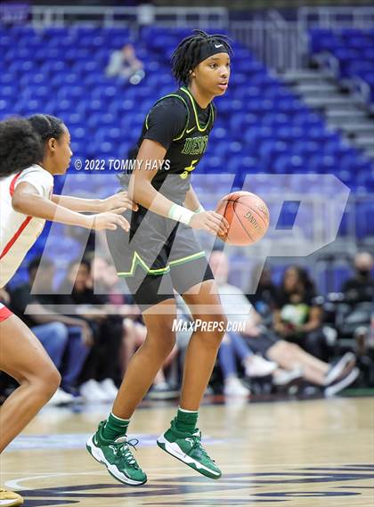 Thumbnail 1 in DeSoto vs. South Grand Prairie (UIL 6A State Final) photogallery.