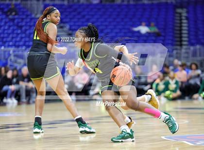 Thumbnail 3 in DeSoto vs. South Grand Prairie (UIL 6A State Final) photogallery.