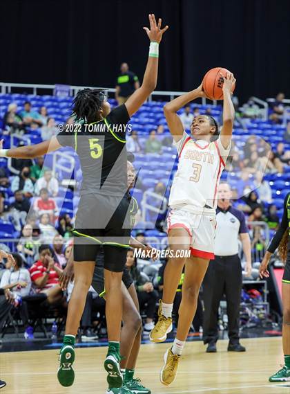 Thumbnail 3 in DeSoto vs. South Grand Prairie (UIL 6A State Final) photogallery.