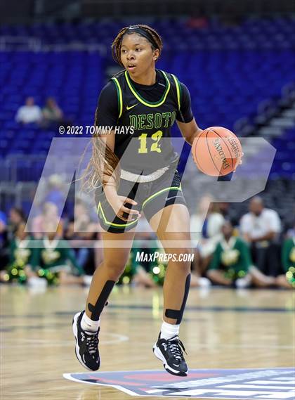 Thumbnail 1 in DeSoto vs. South Grand Prairie (UIL 6A State Final) photogallery.