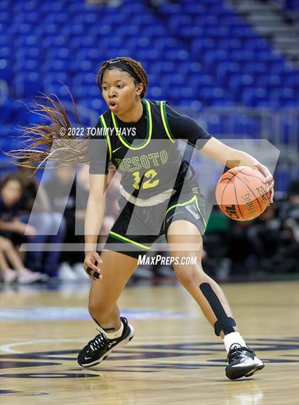 Thumbnail 1 in DeSoto vs. South Grand Prairie (UIL 6A State Final) photogallery.