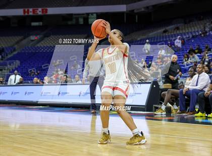 Thumbnail 3 in DeSoto vs. South Grand Prairie (UIL 6A State Final) photogallery.