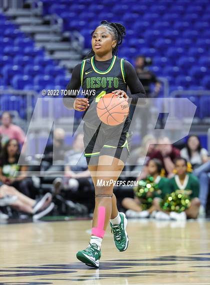 Thumbnail 3 in DeSoto vs. South Grand Prairie (UIL 6A State Final) photogallery.