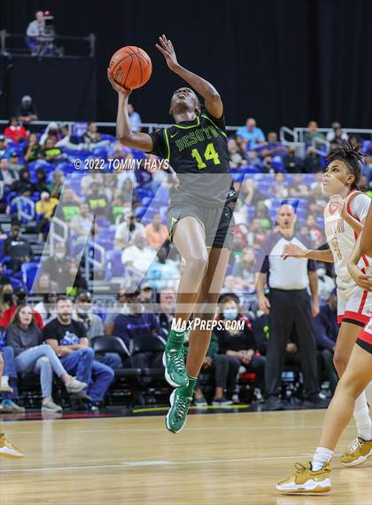 Thumbnail 3 in DeSoto vs. South Grand Prairie (UIL 6A State Final) photogallery.