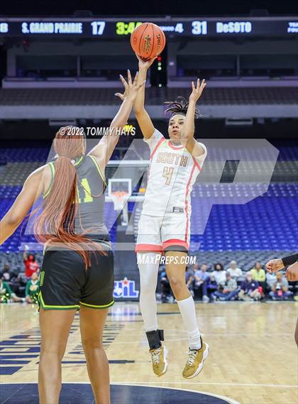 Thumbnail 1 in DeSoto vs. South Grand Prairie (UIL 6A State Final) photogallery.