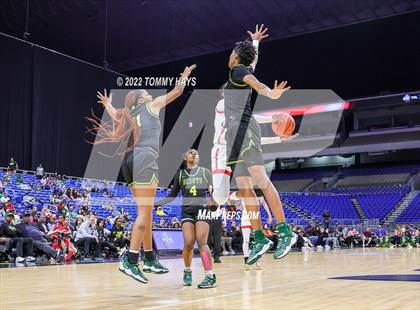 Thumbnail 1 in DeSoto vs. South Grand Prairie (UIL 6A State Final) photogallery.