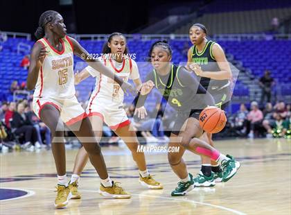 Thumbnail 1 in DeSoto vs. South Grand Prairie (UIL 6A State Final) photogallery.