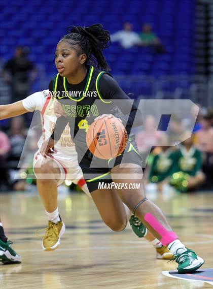 Thumbnail 1 in DeSoto vs. South Grand Prairie (UIL 6A State Final) photogallery.