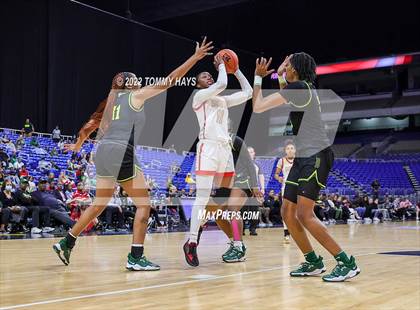 Thumbnail 3 in DeSoto vs. South Grand Prairie (UIL 6A State Final) photogallery.
