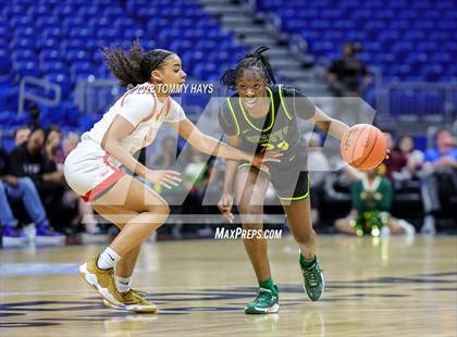 Thumbnail 1 in DeSoto vs. South Grand Prairie (UIL 6A State Final) photogallery.