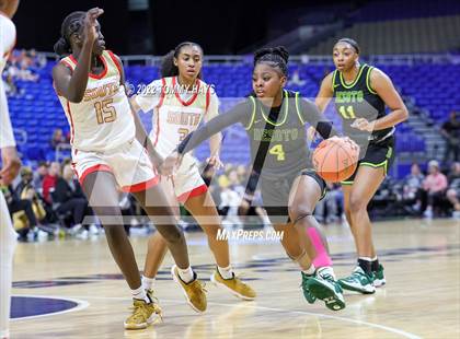 Thumbnail 2 in DeSoto vs. South Grand Prairie (UIL 6A State Final) photogallery.