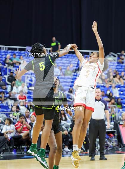 Thumbnail 3 in DeSoto vs. South Grand Prairie (UIL 6A State Final) photogallery.