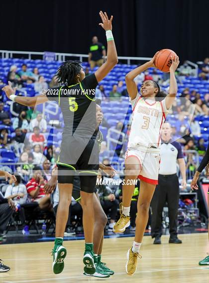 Thumbnail 2 in DeSoto vs. South Grand Prairie (UIL 6A State Final) photogallery.