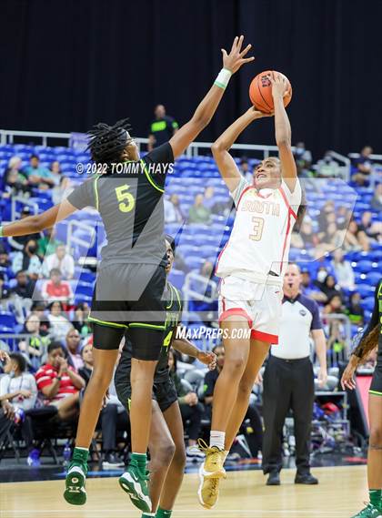 Thumbnail 2 in DeSoto vs. South Grand Prairie (UIL 6A State Final) photogallery.
