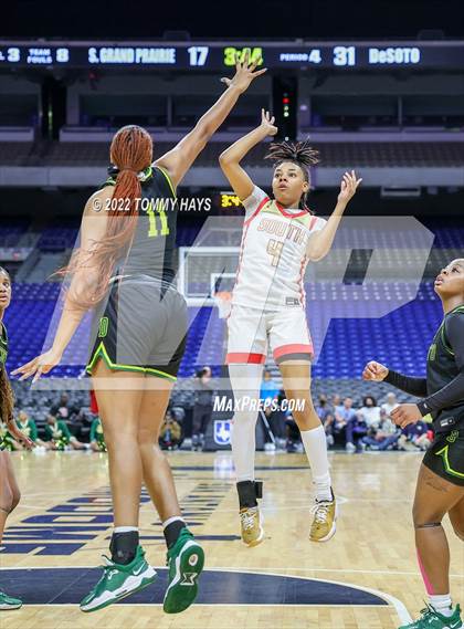 Thumbnail 3 in DeSoto vs. South Grand Prairie (UIL 6A State Final) photogallery.