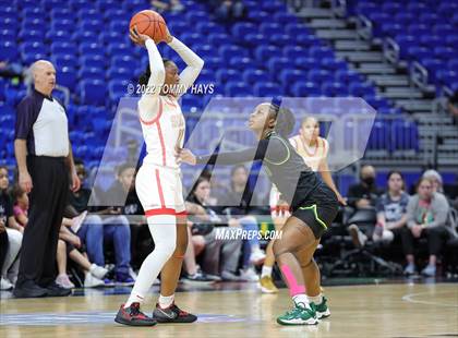 Thumbnail 3 in DeSoto vs. South Grand Prairie (UIL 6A State Final) photogallery.