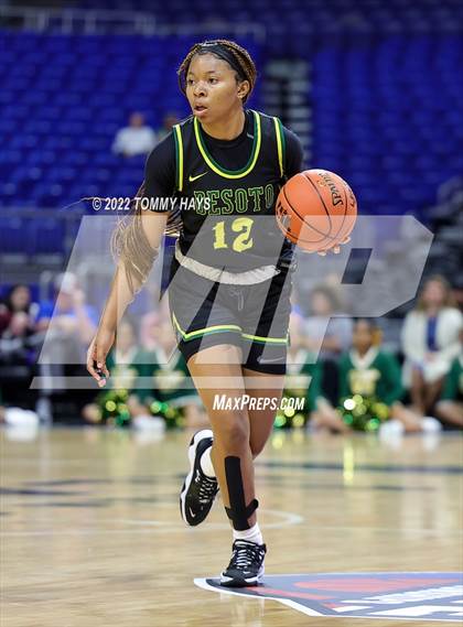 Thumbnail 2 in DeSoto vs. South Grand Prairie (UIL 6A State Final) photogallery.