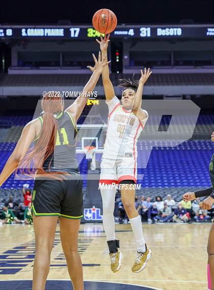 Thumbnail 2 in DeSoto vs. South Grand Prairie (UIL 6A State Final) photogallery.