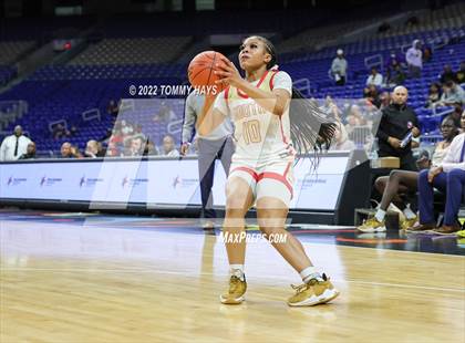 Thumbnail 1 in DeSoto vs. South Grand Prairie (UIL 6A State Final) photogallery.