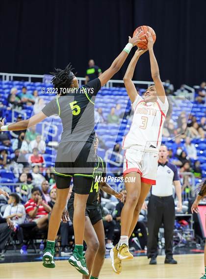 Thumbnail 3 in DeSoto vs. South Grand Prairie (UIL 6A State Final) photogallery.