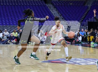 Thumbnail 3 in DeSoto vs. South Grand Prairie (UIL 6A State Final) photogallery.