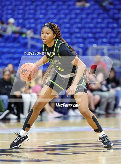 Thumbnail 1 in DeSoto vs. South Grand Prairie (UIL 6A State Final) photogallery.