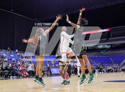 Thumbnail 2 in DeSoto vs. South Grand Prairie (UIL 6A State Final) photogallery.