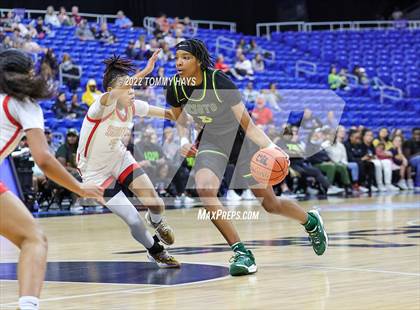 Thumbnail 3 in DeSoto vs. South Grand Prairie (UIL 6A State Final) photogallery.