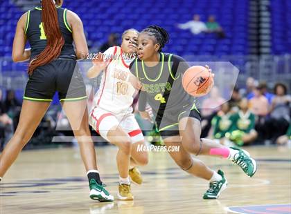 Thumbnail 2 in DeSoto vs. South Grand Prairie (UIL 6A State Final) photogallery.