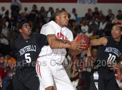 Thumbnail 1 in Montbello vs. Denver East photogallery.