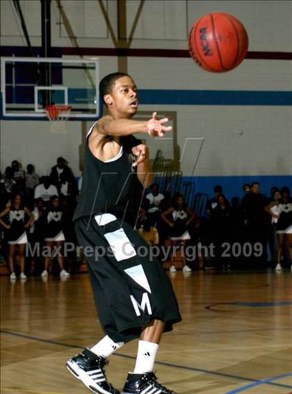 Thumbnail 3 in Montbello vs. Denver East photogallery.