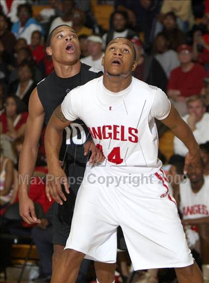 Thumbnail 3 in Montbello vs. Denver East photogallery.