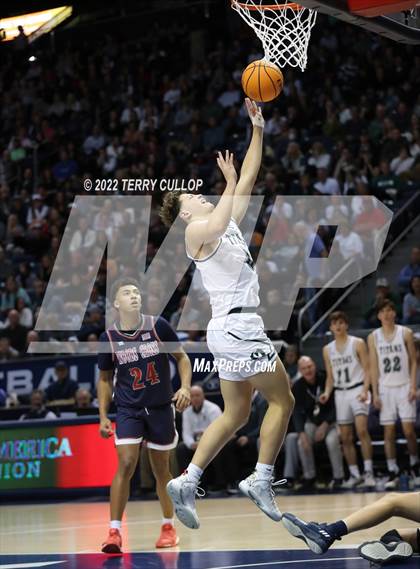 Thumbnail 2 in Woods Cross vs. Olympus (UHSAA 5A Final) photogallery.