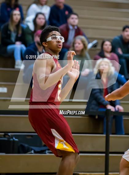 Thumbnail 3 in Ithaca vs. Pine Bush (NYSPHSAA Class AA Regional Semifinal) photogallery.