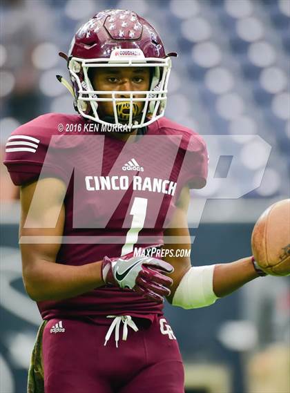 Thumbnail 3 in Cinco Ranch vs Friendswood (UIL 6A Regional Playoff) photogallery.
