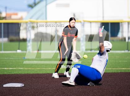 Thumbnail 1 in Hawthorne @ Leuzinger photogallery.