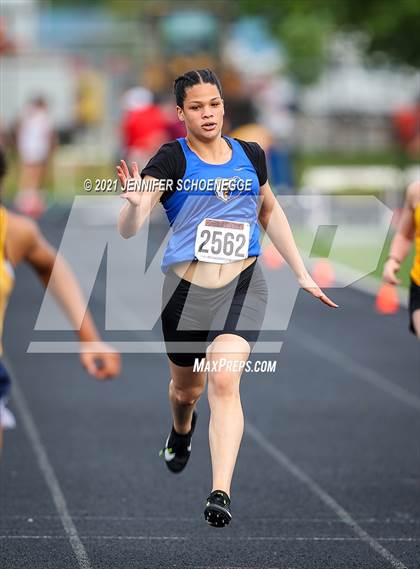 Thumbnail 3 in KHSAA Class A Region 3 Championship photogallery.
