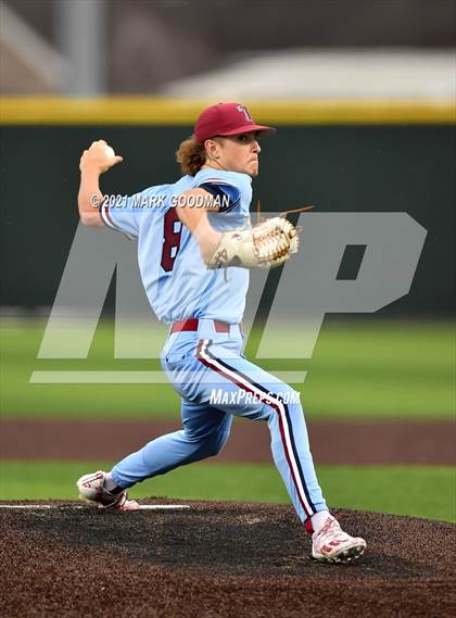 Thumbnail 2 in Tompkins vs Strake Jesuit (UIL 6A Regional Semifinal, Game 2) photogallery.