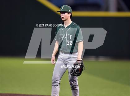 Thumbnail 1 in Tompkins vs Strake Jesuit (UIL 6A Regional Semifinal, Game 2) photogallery.
