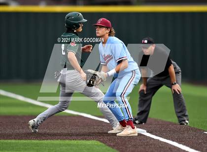 Thumbnail 3 in Tompkins vs Strake Jesuit (UIL 6A Regional Semifinal, Game 2) photogallery.