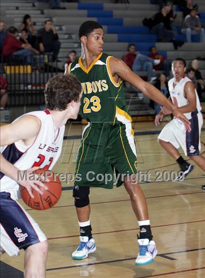 Thumbnail 1 in Canyon vs. La Salle (Burbank Tip-Off Classic) photogallery.