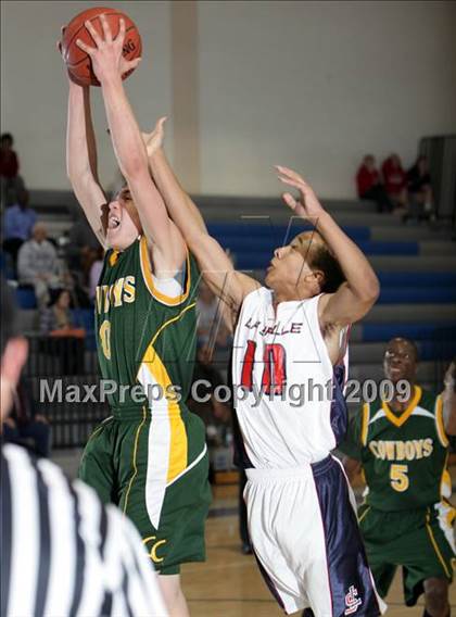 Thumbnail 1 in Canyon vs. La Salle (Burbank Tip-Off Classic) photogallery.